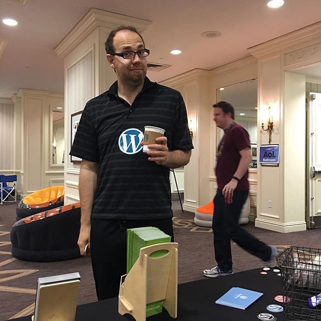 @stephane.boisvert forgot to wear a WordPress shirt this morning. So, he substituted by putting a sticker on his shirt. ? #phptek