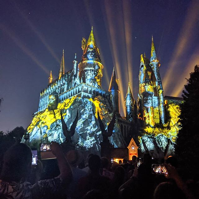 Light show at Hogwarts to close out the day at Universal